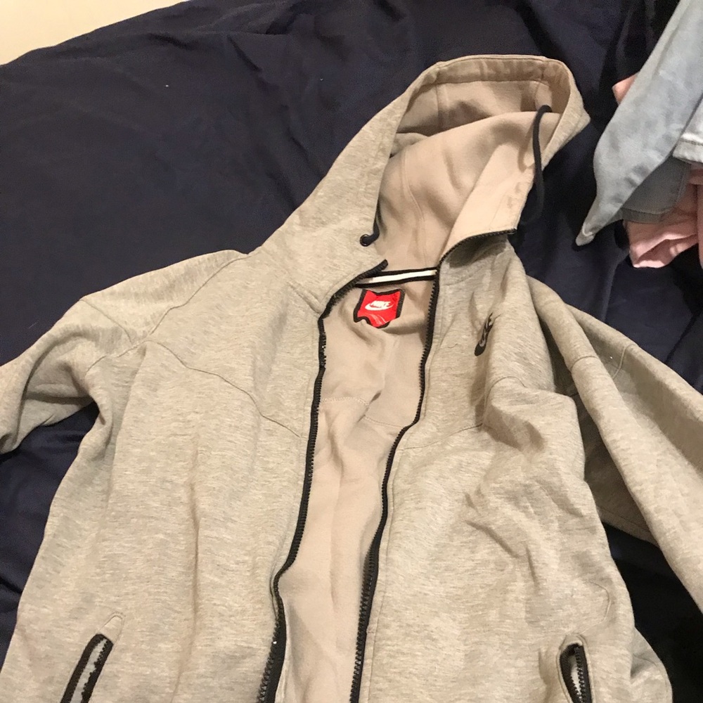 Nike sweater gray